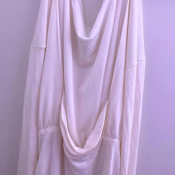 Elegant backless White Draped Dress - Picture 6 of 14